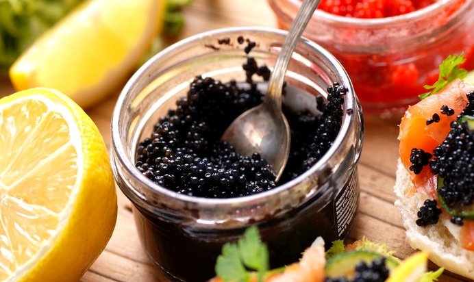 Бутерброд с черной икрой