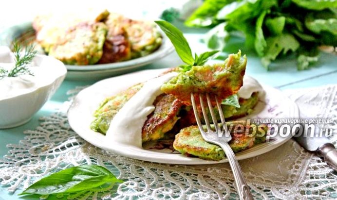 Зелёные оладьи с рыбой