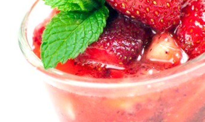 Клубнично-яблочный пунш