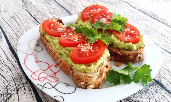 Веганские бутерброды с авокадо