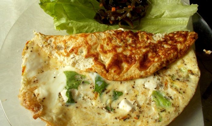 Воздушный омлет с брынзой