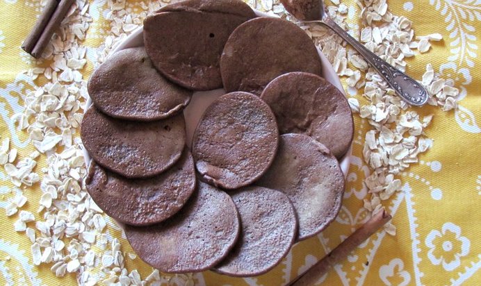 Заварные овсяные оладьи с тёмным шоколадом без сахара