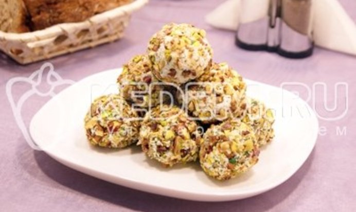 Сырные шарики с виноградом