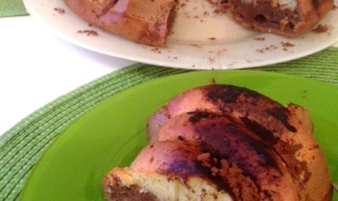 Двухцветный творожный кекс с какао и кокосом