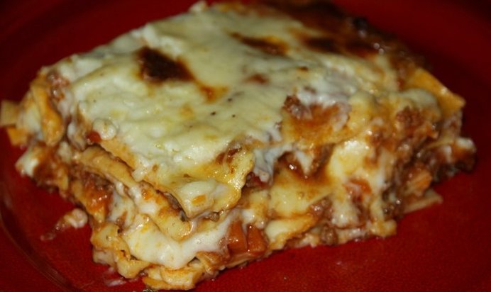 Лазанья под соусом бешамель