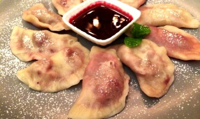 Постные вареники с вишней