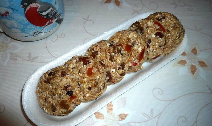 Домашние батончики мюсли с изюмом и цукатами