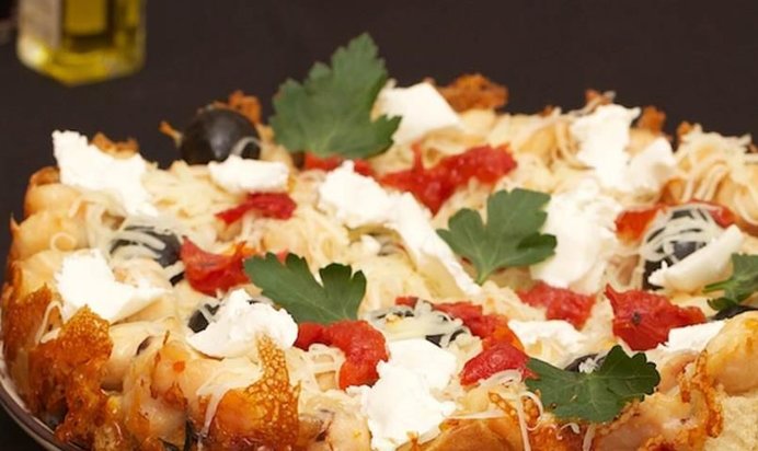 Куриная запеканка с сыром и чесночными гренками из мультиварки