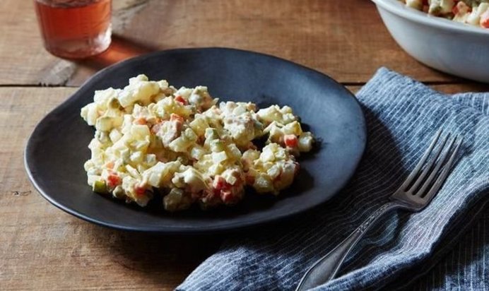 Столичный салат с курицей