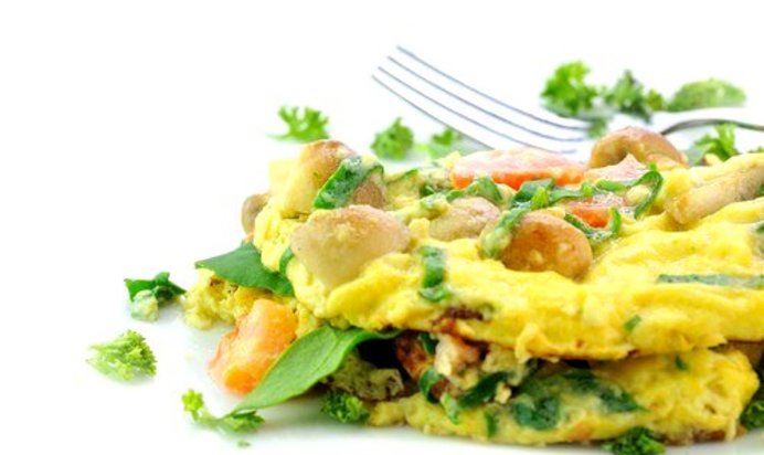 Омлет с начинкой из грибов, шпината и феты