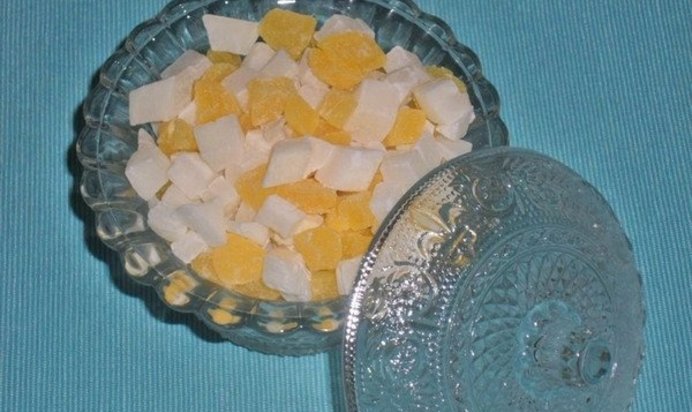 Кекс с орехами и изюмом