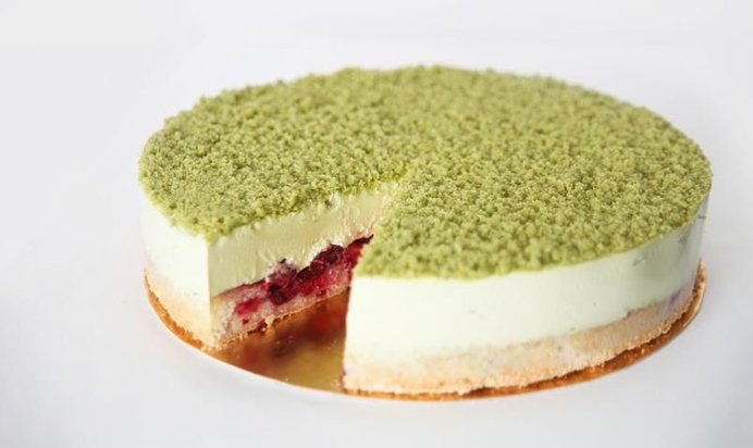 Торт «Фисташковый с вишней»