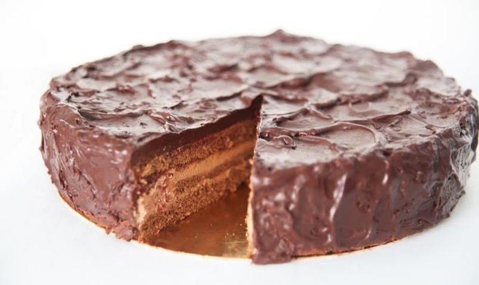 Торт «Шоколадный с клубникой»