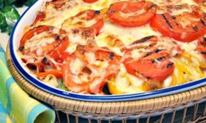 Запеканка из овощей-гриль с моцареллой и пармезаном