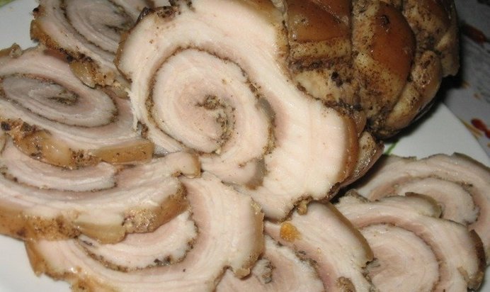 Рулет из свиной грудинки