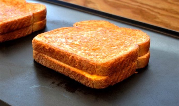 Бутерброды жареные с камамбером