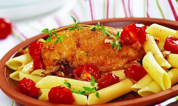 Свиное филе в оболочке из пармезана с тимьяном