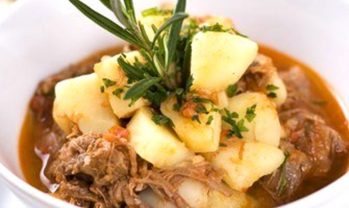 Свиное рагу с яблоками и капустой