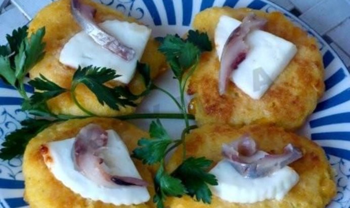 Кукурузные оладьи с сыром Моцарелла