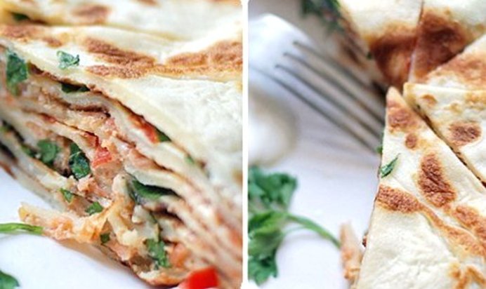 Блинный пирог с помидорами, грибами и сыром