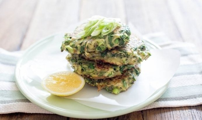 Оладьи из брокколи и кабачков