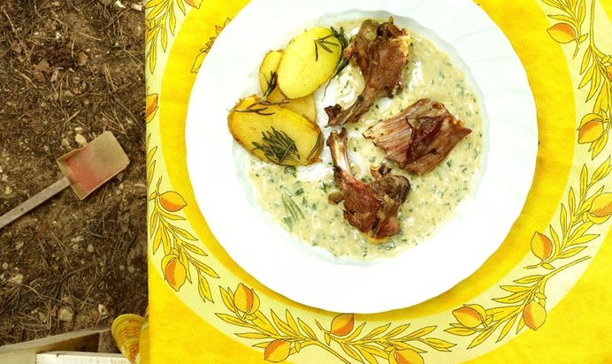 Баранья корейка с чехонью, белым вином и картошкой