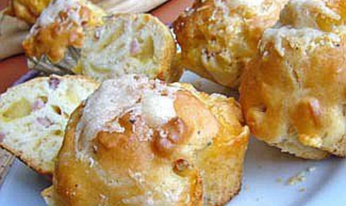 Пряные маффины с сыром и ветчиной