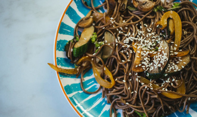 Гречневая лапша с овощами