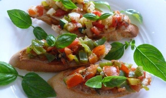 Брускетта с цуккини и болгарским перцем