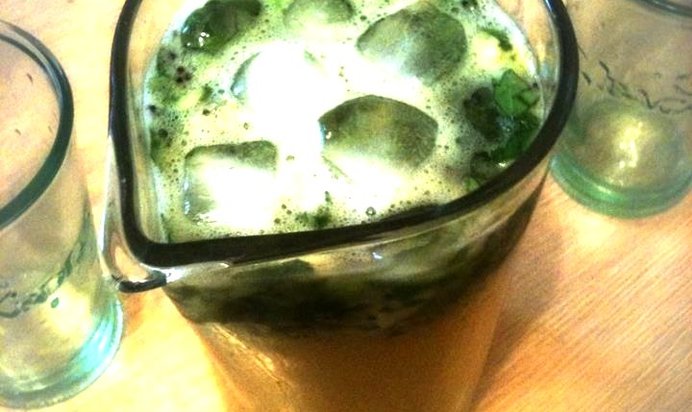 Мохито с киви и базиликом