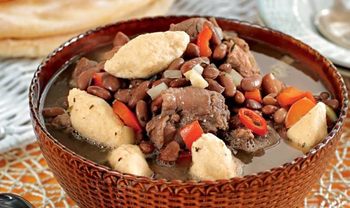 Вялено-копченая телятина с фасолью и кукурузными клецками