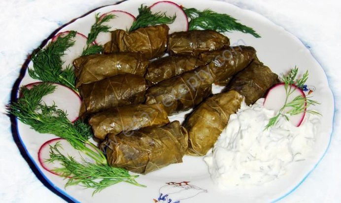 Армянская долма в виноградных листьях