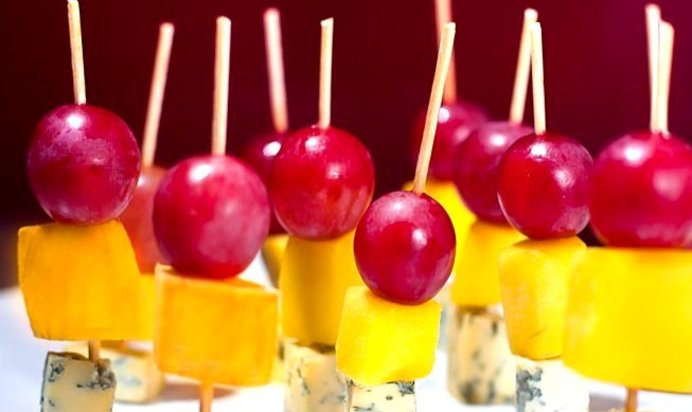 Канапе с виноградом