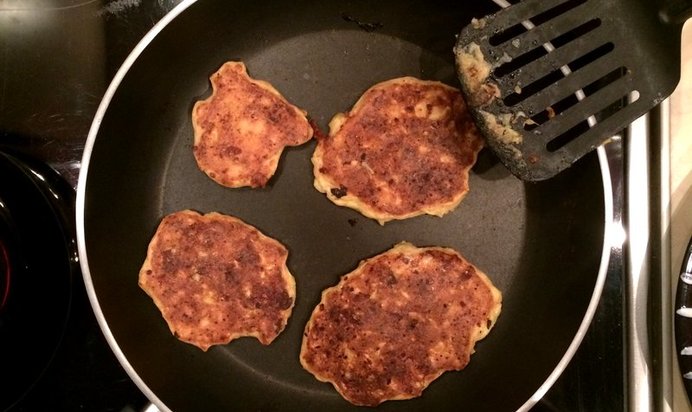 Кабачковые оладьи с сыром и цельнозерновой мукой