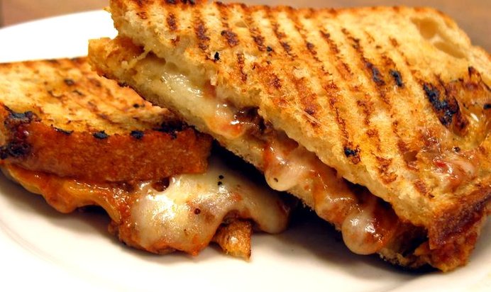 Сэндвич с мясным чили