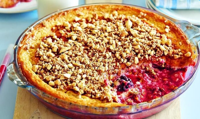 Простая запеканка с ягодами