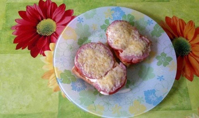 Горячие бутерброды с помидоркой