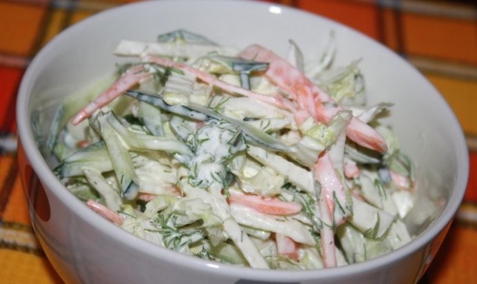 Овощной салат с пекинской капустой и редькой