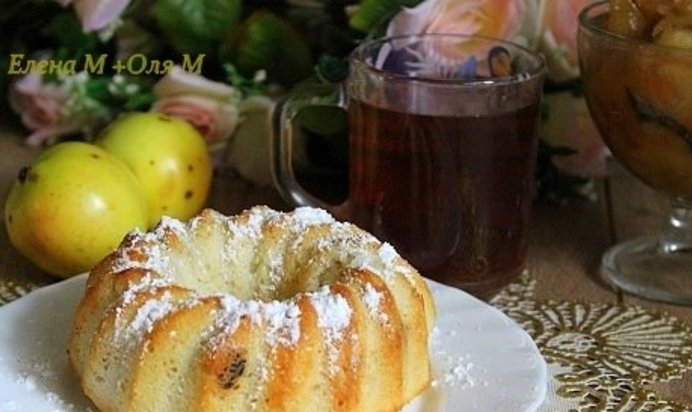 Манный кекс с яблоками и сухофруктами