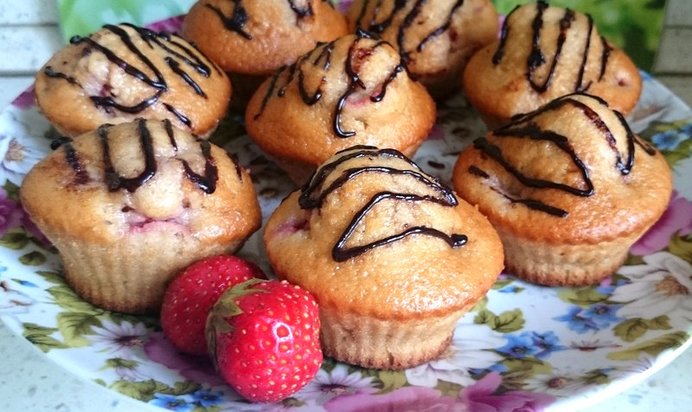 Мятные маффины с клубникой