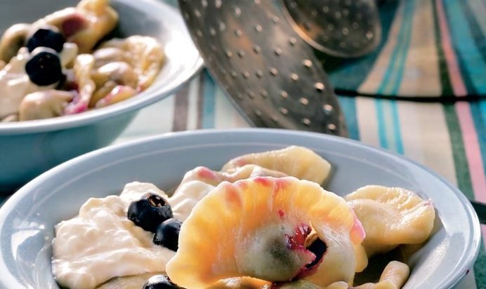 Лимонные вареники с черникой