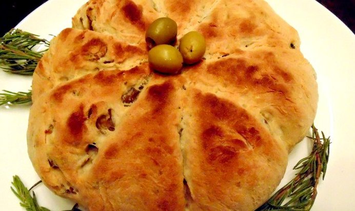 Быстрый хлеб с оливками и розмарином