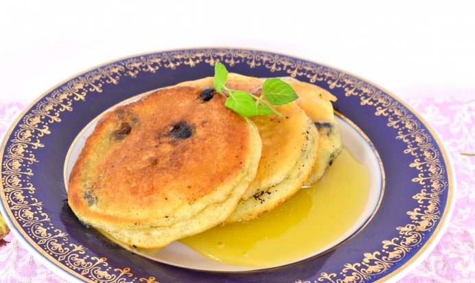 Оладьи на кефире с черникой