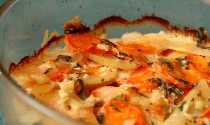 Картофельная запеканка с сырным соусом