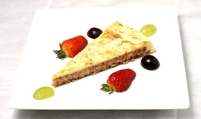 Пирог с орехами и виноградом