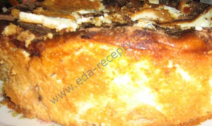 Запеканка творожная с яблоком и изюмом