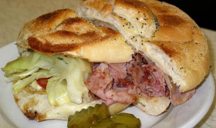 Бутерброд с ветчиной и сыром