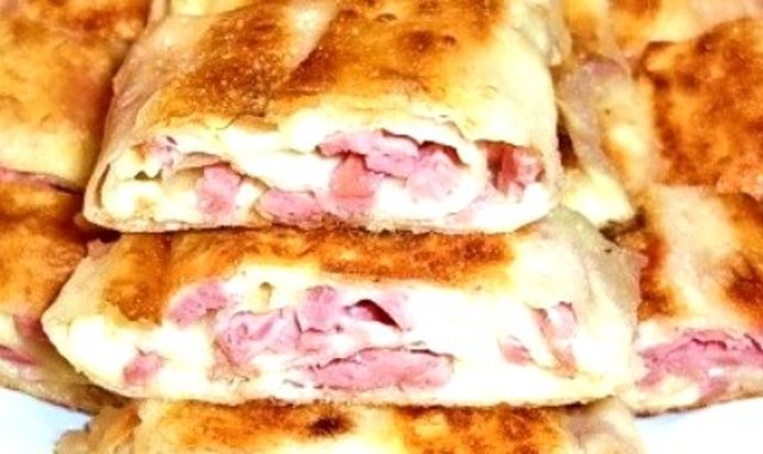 Блинчики с колбасой и сыром