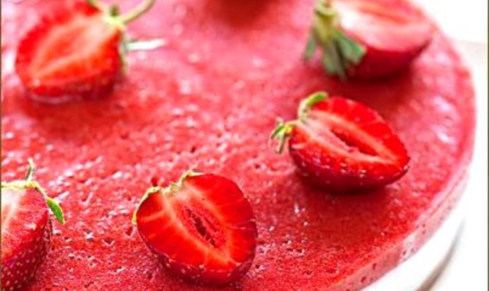 Клубнично-йогуртовый торт