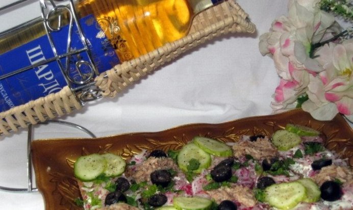 Праздничные бутерброды с тунцом и редисом